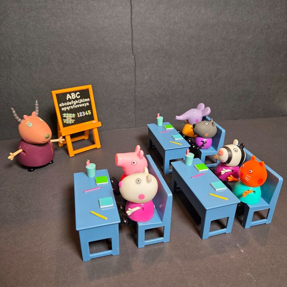 Peppa Pig Classroom Playset Character Options 7 Figures Desks Blackboard